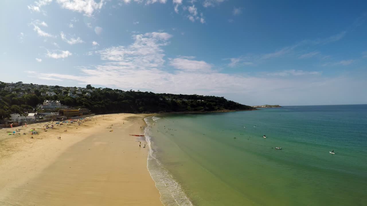 costa de carbis bay, st ives, cornualles, penzance, vista aérea de la playa y el mar