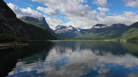 imágenes aéreas de la hermosa naturaleza de noruega.