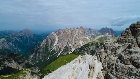 Parque-Natural-Nacional-Tre-Cime-En-Los-Alpes-Dolomitas.-Hermosa-Naturaleza-De-Italia.