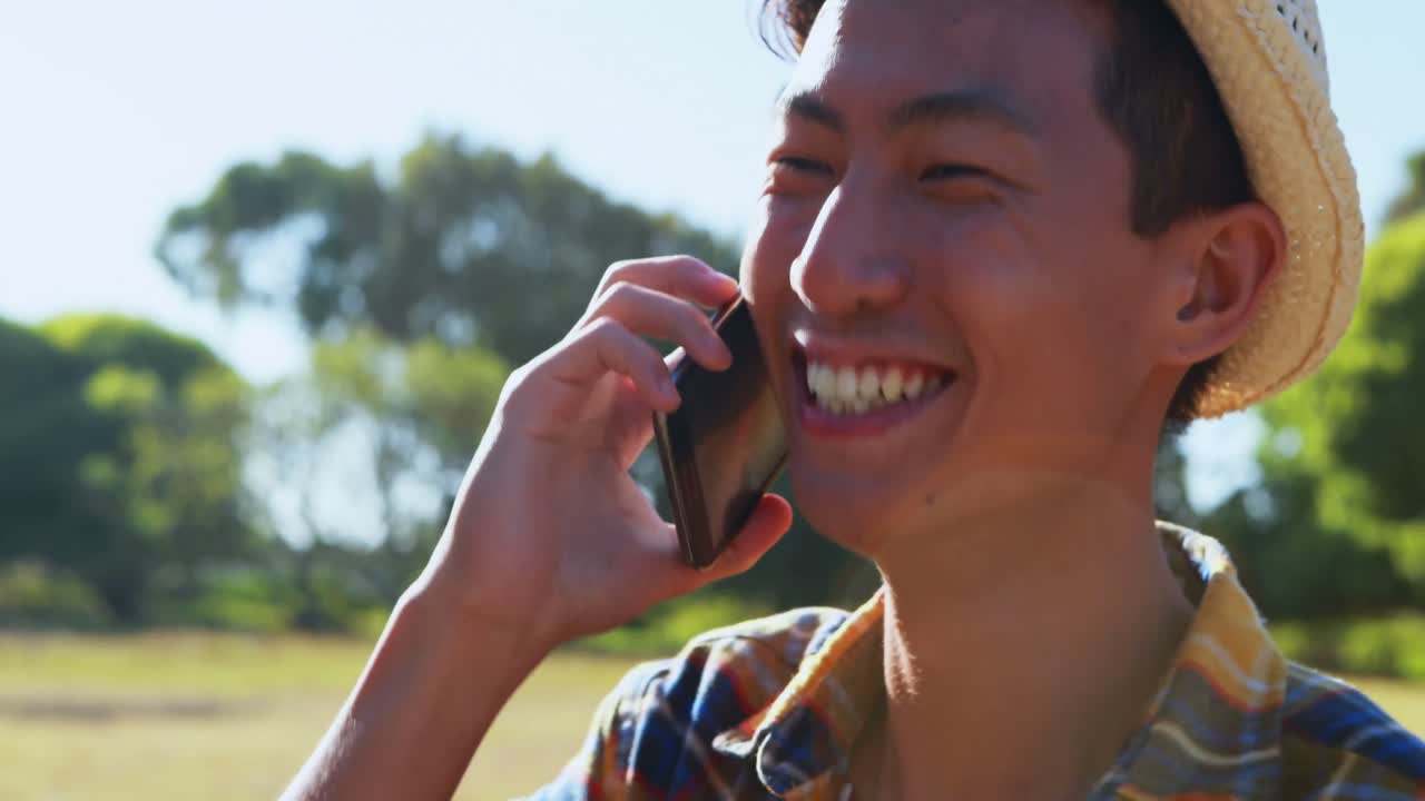 ⁇ 드폰 4k로 이야기하는 남자