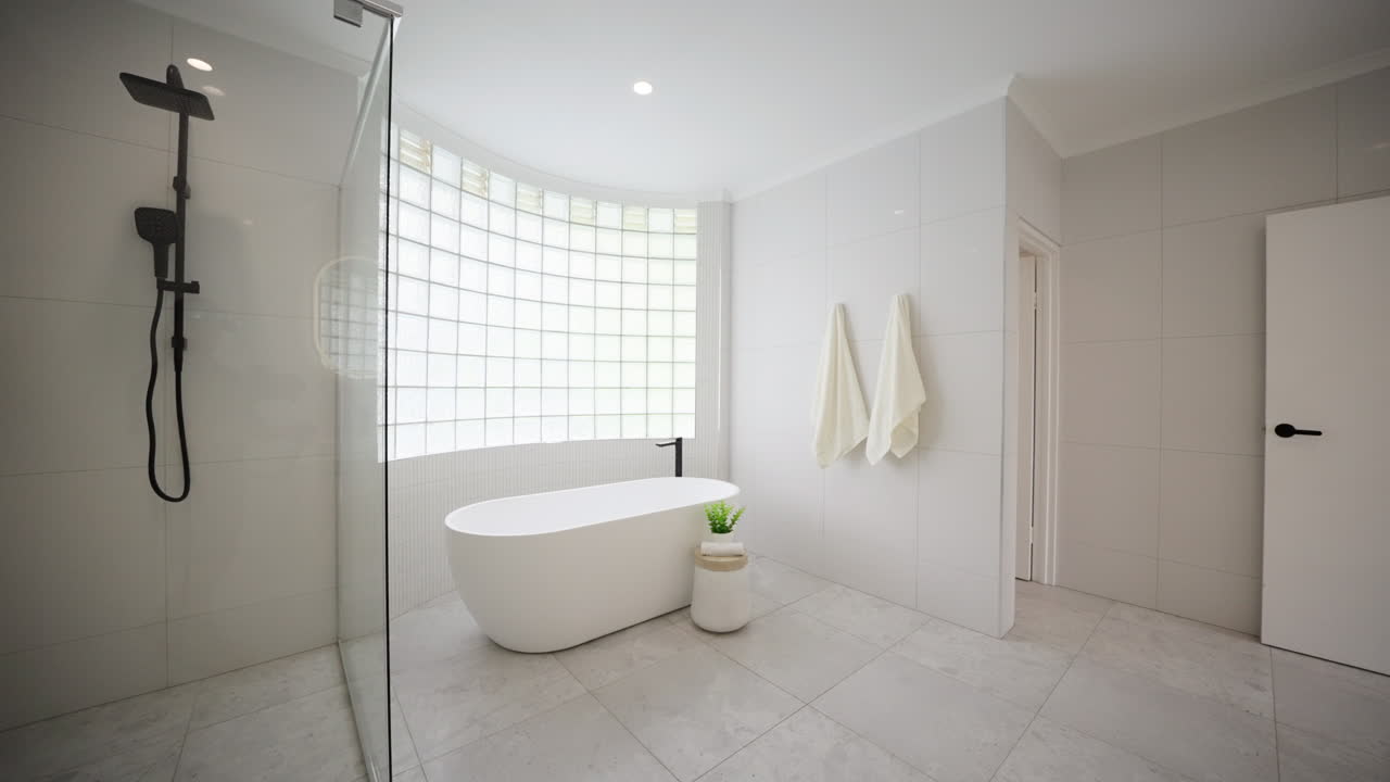 baño master de lujo moderno baño baño baño con gran bañera ovalada y ducha con detalles de acabado negro y hormigón