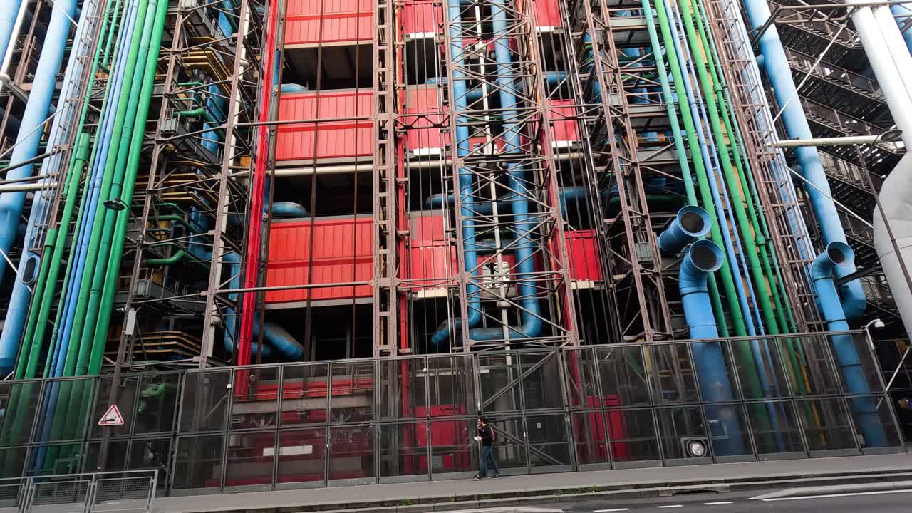 tuberías coloridas y estructura del centro de pompidou
