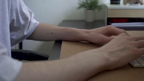 Guy-at-his-home-office-working-on-the-computer