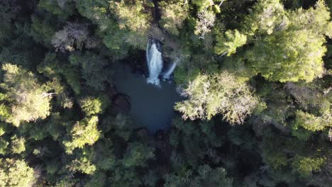 Toma-Aérea-De-Arriba-Hacia-Abajo-Del-Famoso-Salto