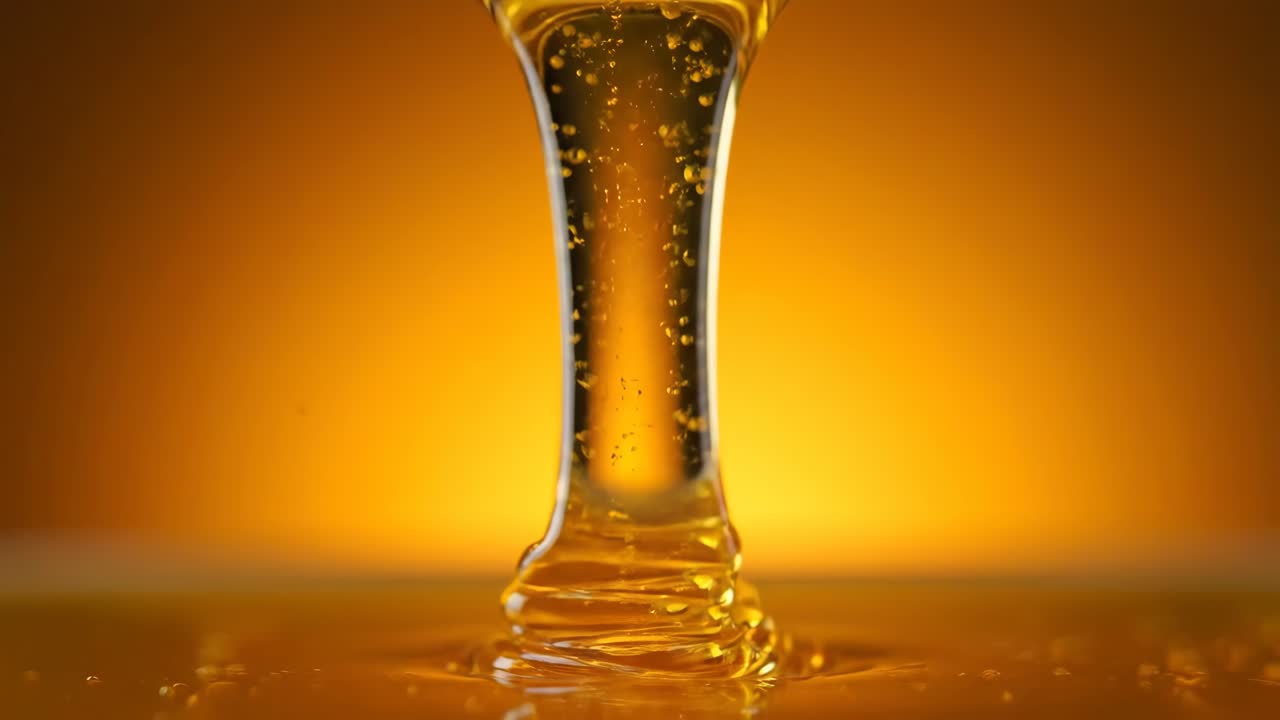 Il miele d'oro che gocciola
