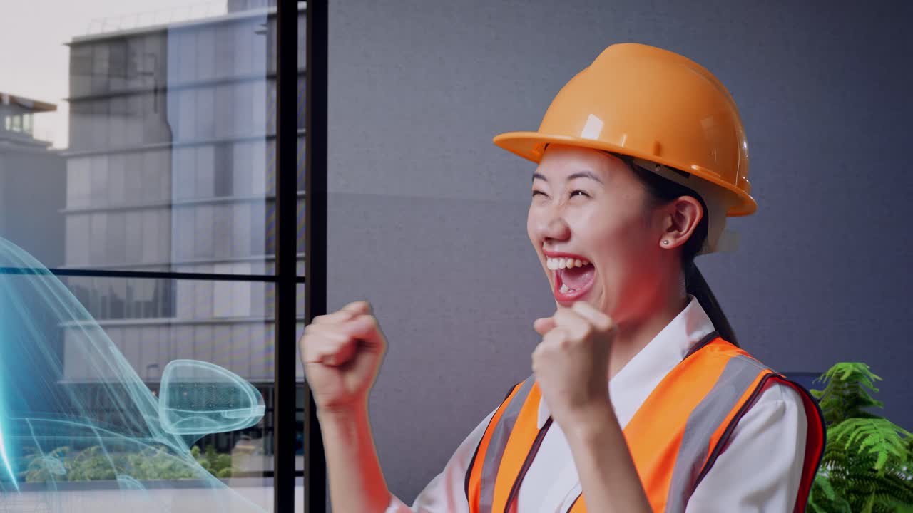 안전 헬을 입은 아시아 여성 엔지니어가 전기 차량의 개념을 축하하는 목표를 외치고 있습니다.