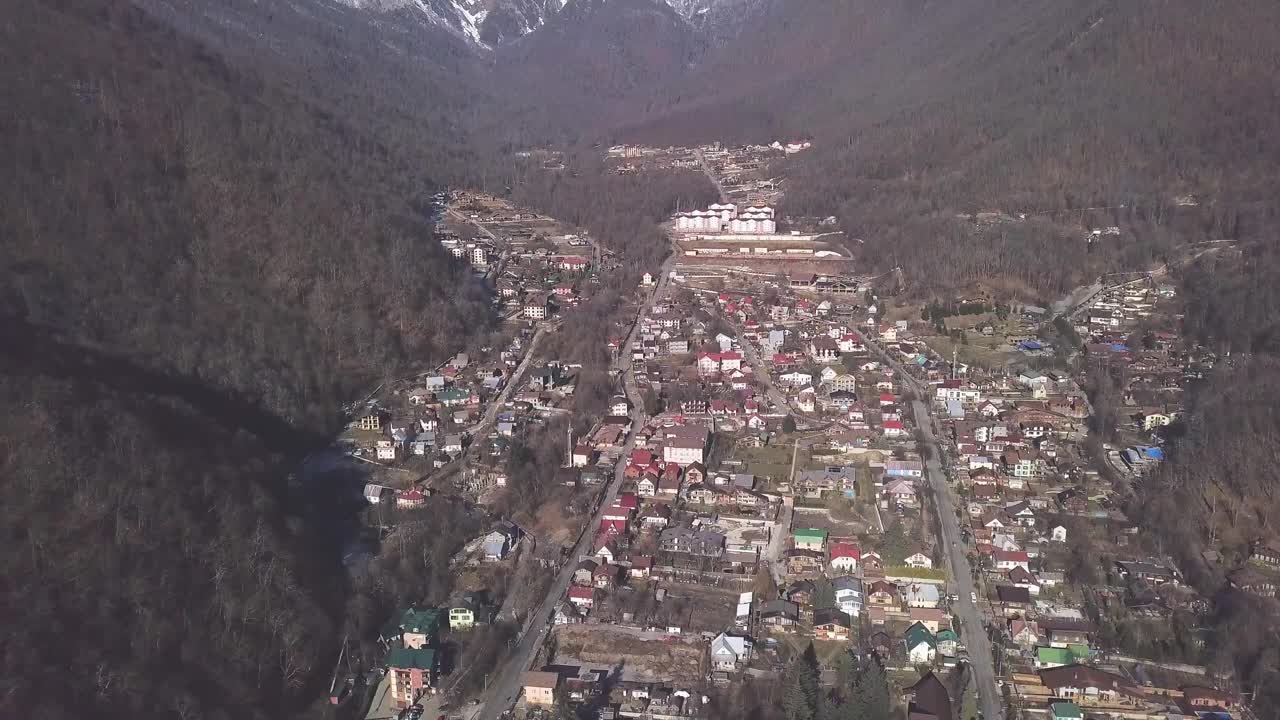 vista aérea de la aldea de montaña
