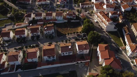 4K-Luftaufnahme-Der-Stadt-Vila-De-Rei,-Weißes-Schloss-Portugal