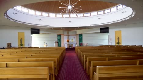 toma de capilla religiosa cristiana o católica y altar para los fieles