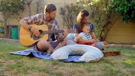 familia divirtiéndose en el parque 4k