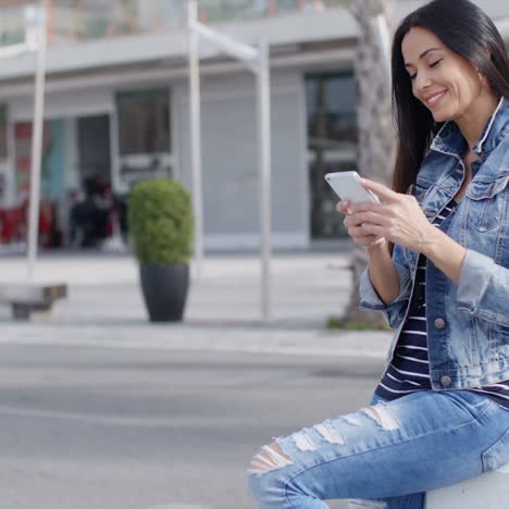 Moda-Joven-Atractiva-En-Un-Traje-De-Mezclilla