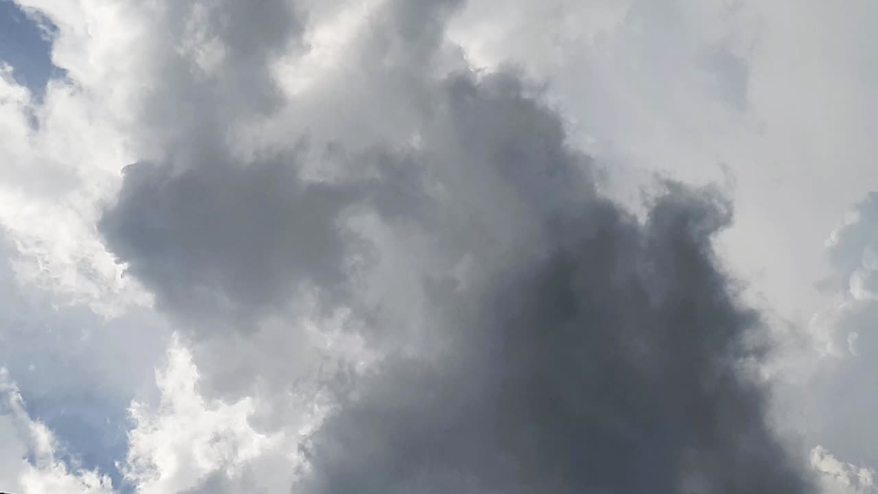 beautiful and very fast moving cloud time lapse for dramatic effect