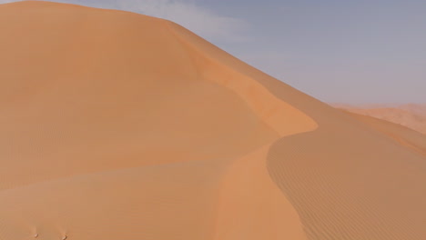 highest dune in oman’s empty quarter during the summer season under clear skies