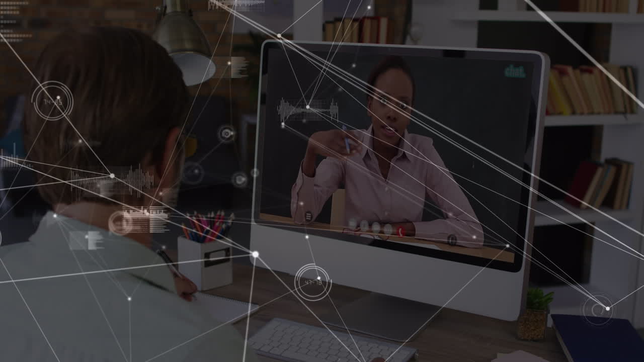 animación de conexiones sobre hombre caucásico haciendo una videollamada en computadora portátil