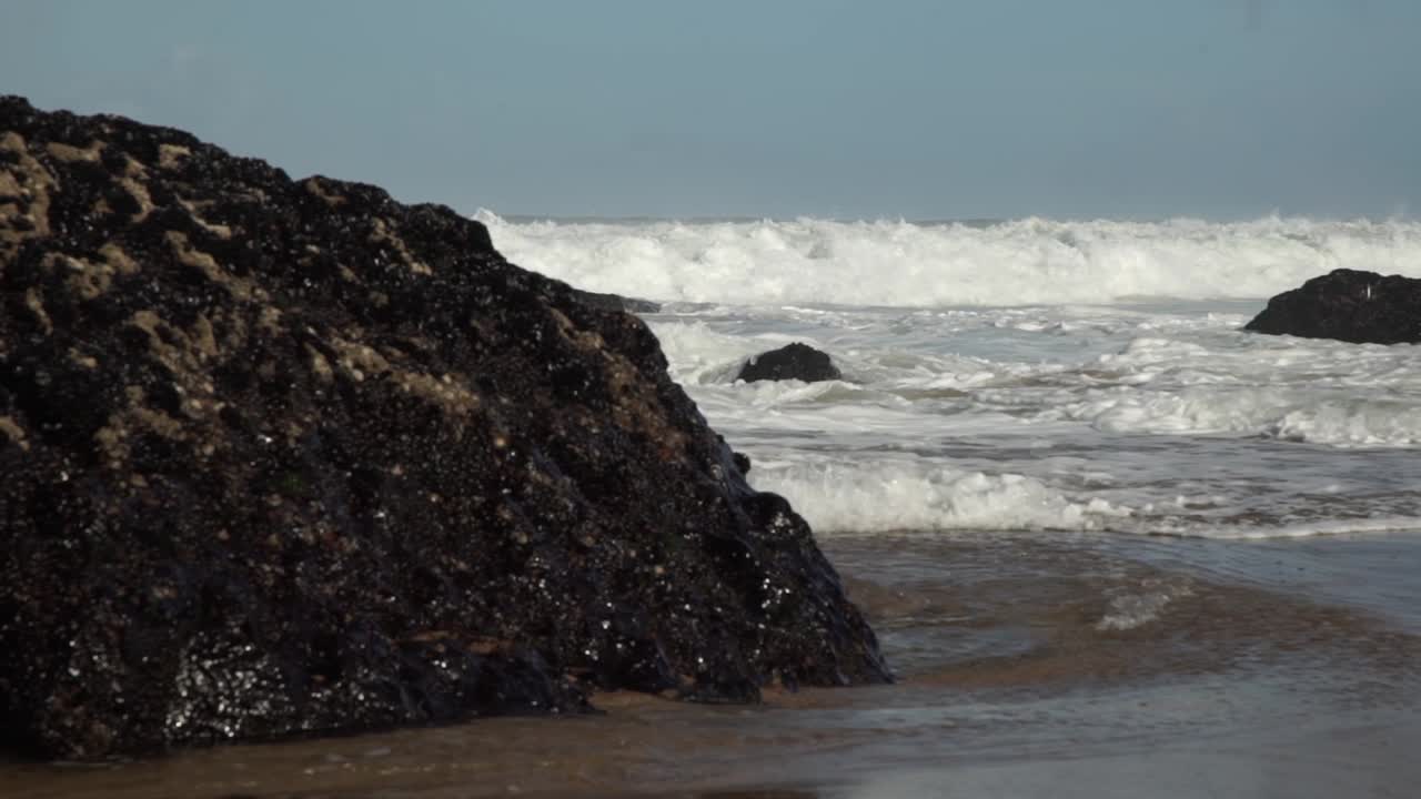 Powerful ocean waves rolling onto the beach. Cresmina beach (Praia da Cresmina), Portugal.