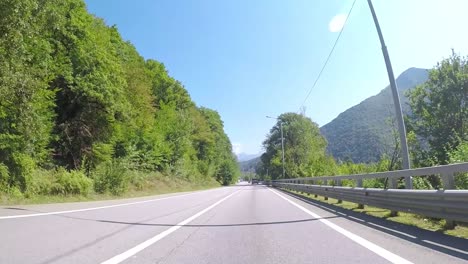 산악 고속도로 풍경