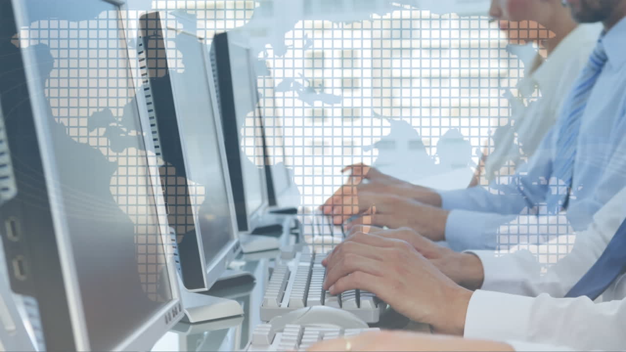 헤드 ⁇ 을 착용 한 사업가 들 위 에 있는 세계 지도 의 애니메이션