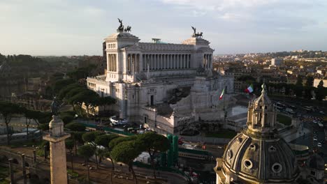 Famous-Altare-della-Patria-in-Rome,-Italy---Incredible-Establishing-Drone-Shot