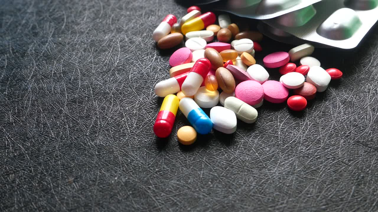 medicamentos y pastillas variados