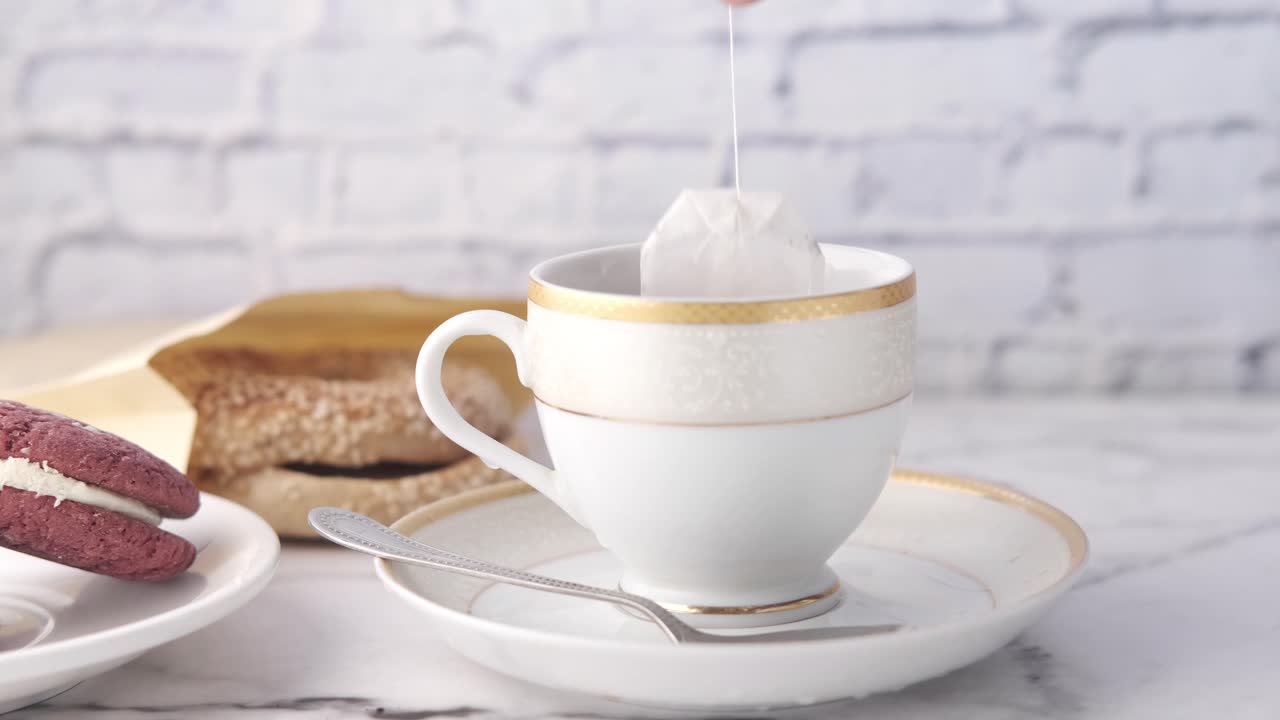 чайное время с печеньями и печенье