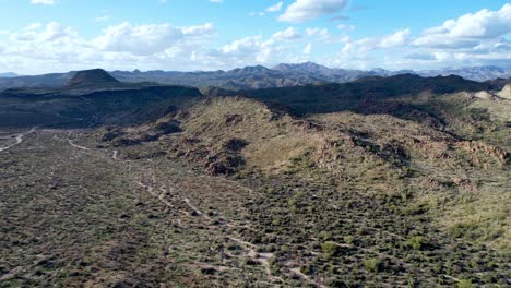 antena del desierto y cactus sobre phoenix arizona
