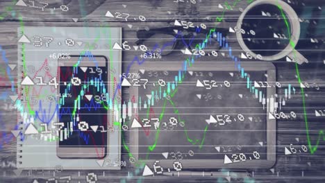 Animación-Del-Procesamiento-De-Datos-Financieros-Con-Líneas-Fluctuantes-Sobre-El-Escritorio-Con-Un-Teléfono-Inteligente