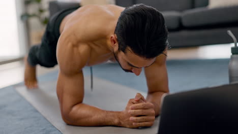hombre de fitness, entrenamiento en casa y transmisión de computadora portátil