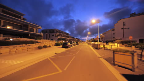 Zona-Residencial-Durante-La-Noche-Tráfico-Vacío-Carnon-Montpellier-Occitanie