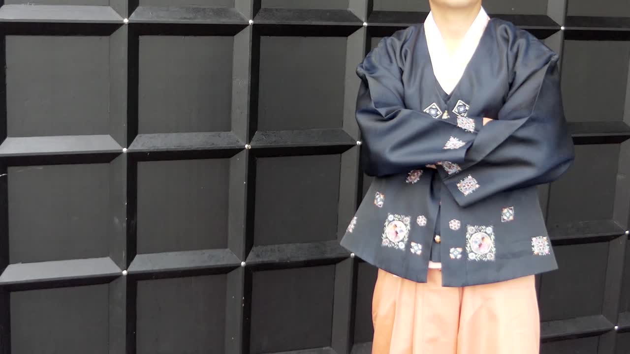 신부 - 결혼식 꽃과 신랑의 샷