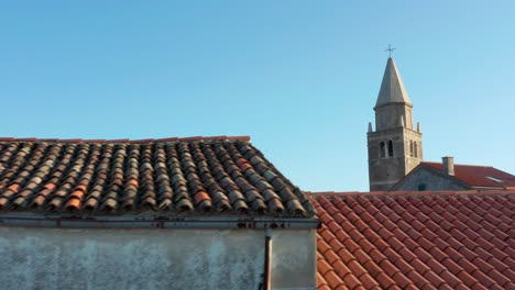 antena: hermosa ciudad de labin en istria, croacia, edificios de arquitectura de la ciudad vieja