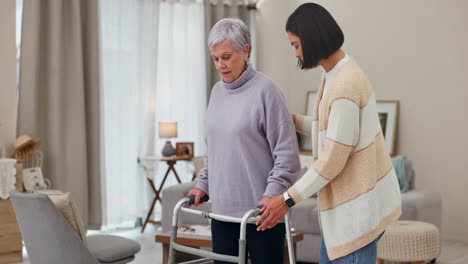 Mujer,-Cuidadora-Y-Caminante-En-El-Cuidado-De-Ancianos.