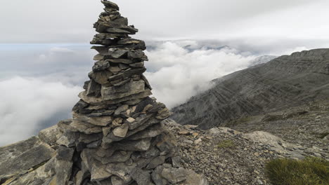 movimiento timelapse primer plano pila piedra cairn montaña oympus paisaje