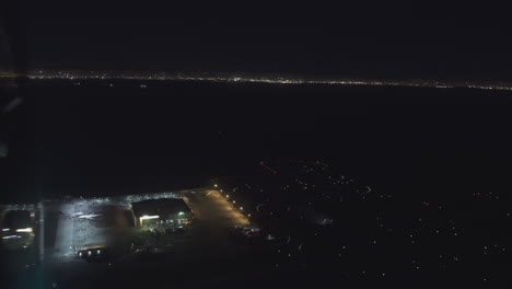 Vista-Aerea-De-Una-Ciudad-En-La-Noche