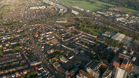 tomada aérea en círculo de la lectura residencial oeste