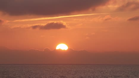 Hermosa-Puesta-De-Sol-En-El-Océano-Atlántico