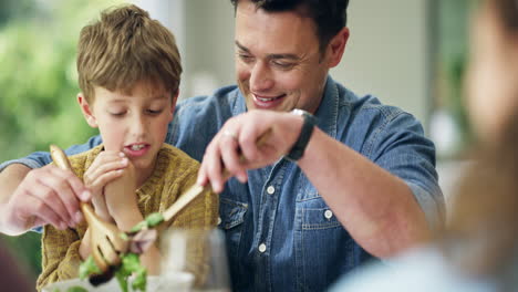 Es-War-Der-Perfekte-Tag-Für-Ein-Familienessen-Im-Freien