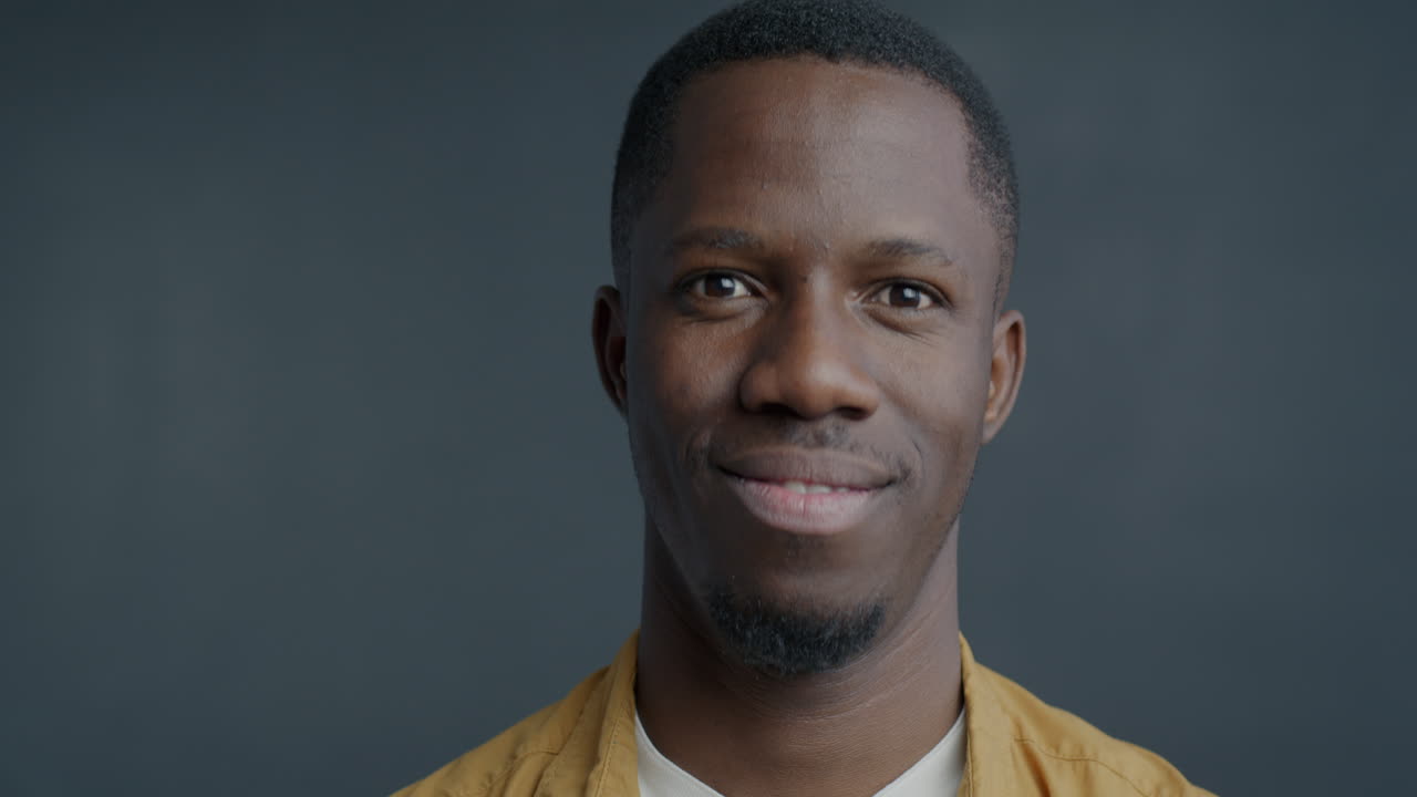 Retrato de un hombre sonriente