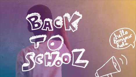 animación de vuelta a la escuela sobre la vista trasera de un niño afroamericano escribiendo en la pizarra