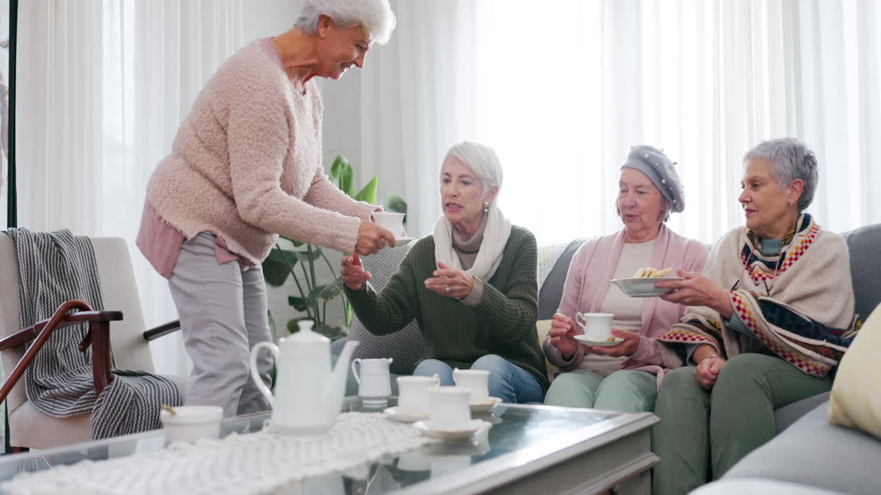 친구들, 소파와 커피를 마시는 고령자들