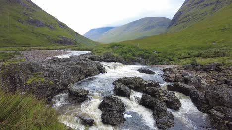 río en glencoe, escocia