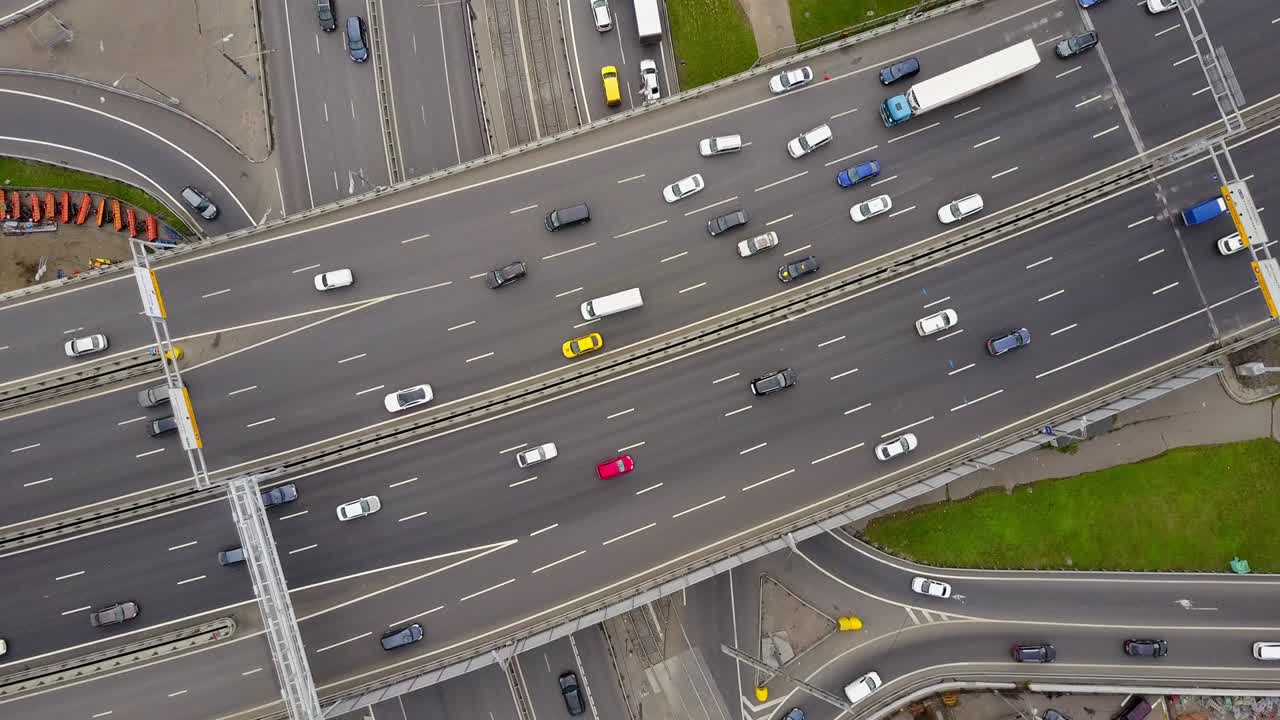 러시아 모스크바 시, 낮 시간, 교통, 도로 교차로, 교차로 공중 파노라마, 4k
