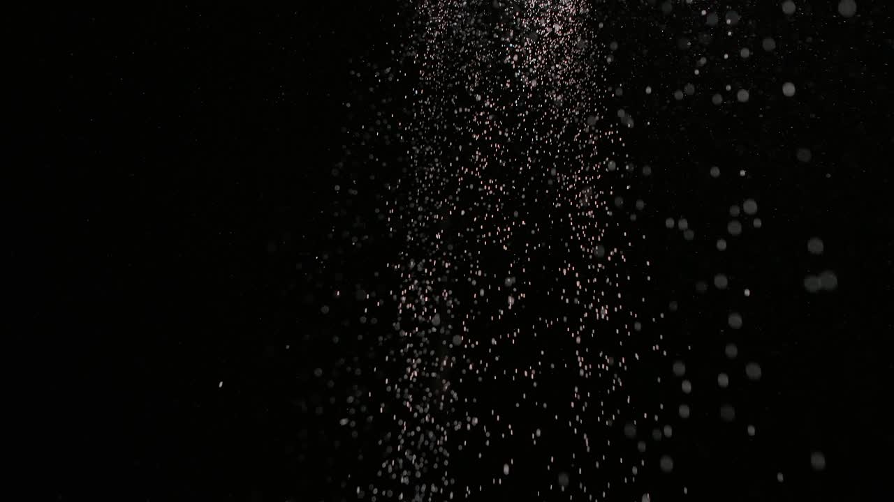 광선에 있는 먼지 입자, 풍경적인 빛, 흐릿한 보케 효과, 색과 검은색의 대조, 느린 동작으로 가까이 촬영