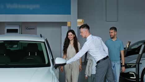 experiencia de compra de automóviles para la familia