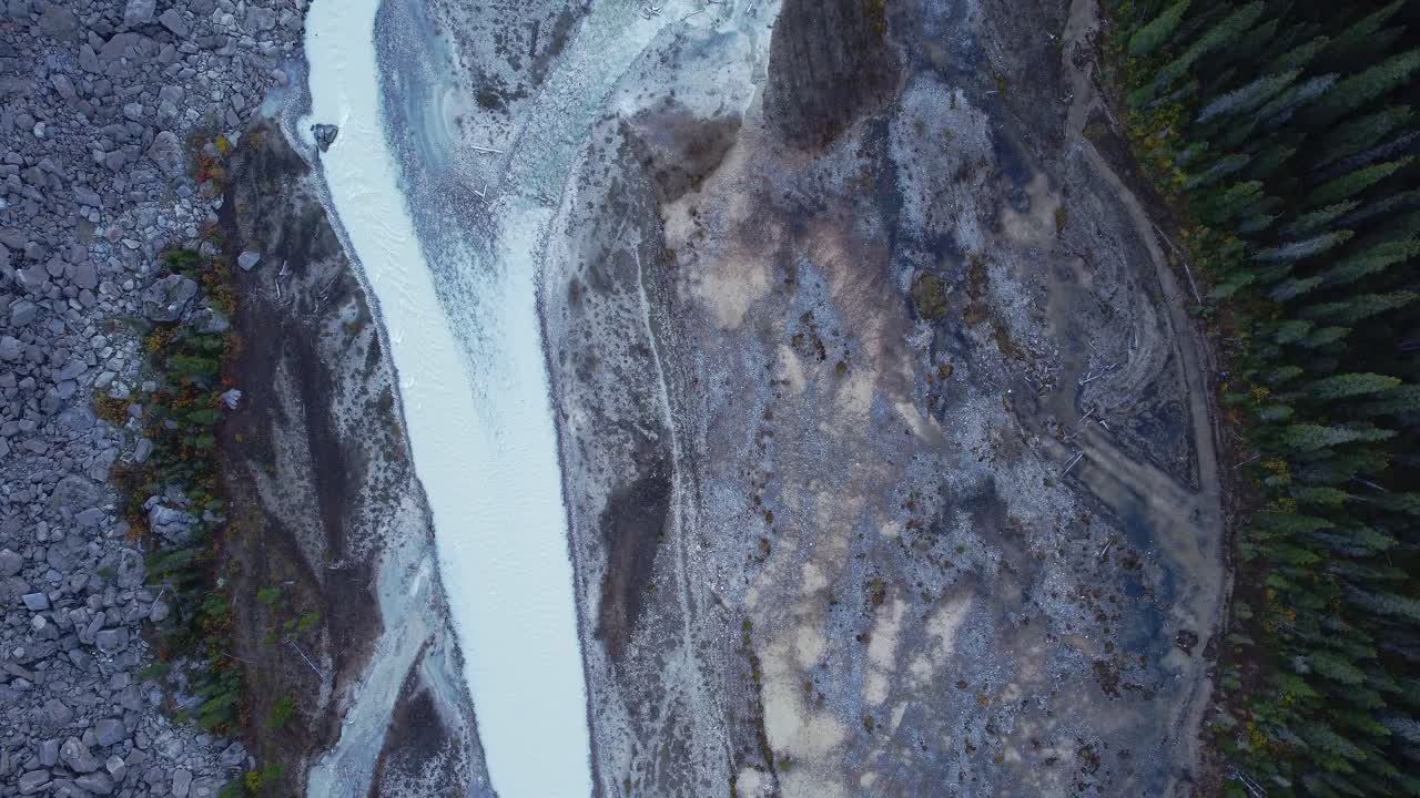 río de arriba agua mineral azul lechosa