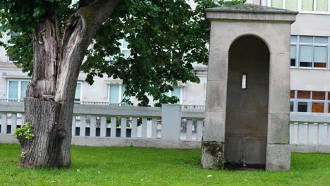 Granite-rock-building-built-of-blocks-sits-on-tilt-in-claustro-san-francisco,-empty,-no-people