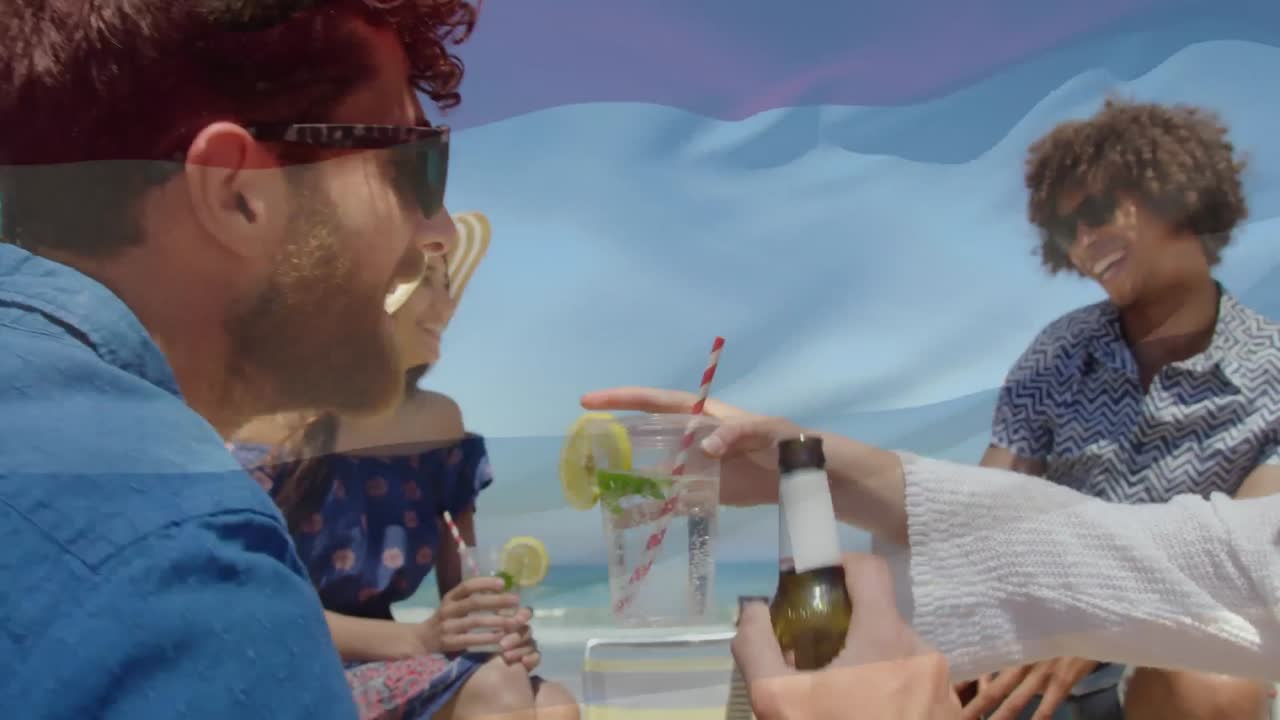 해변에서 즐겁게 지내는 친구 그룹 위에 네덜란드의  ⁇ 발을 흔드는 애니메이션