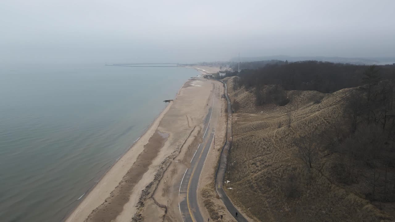 высокая антенна pere marquette, закрытая на зиму после оттепели