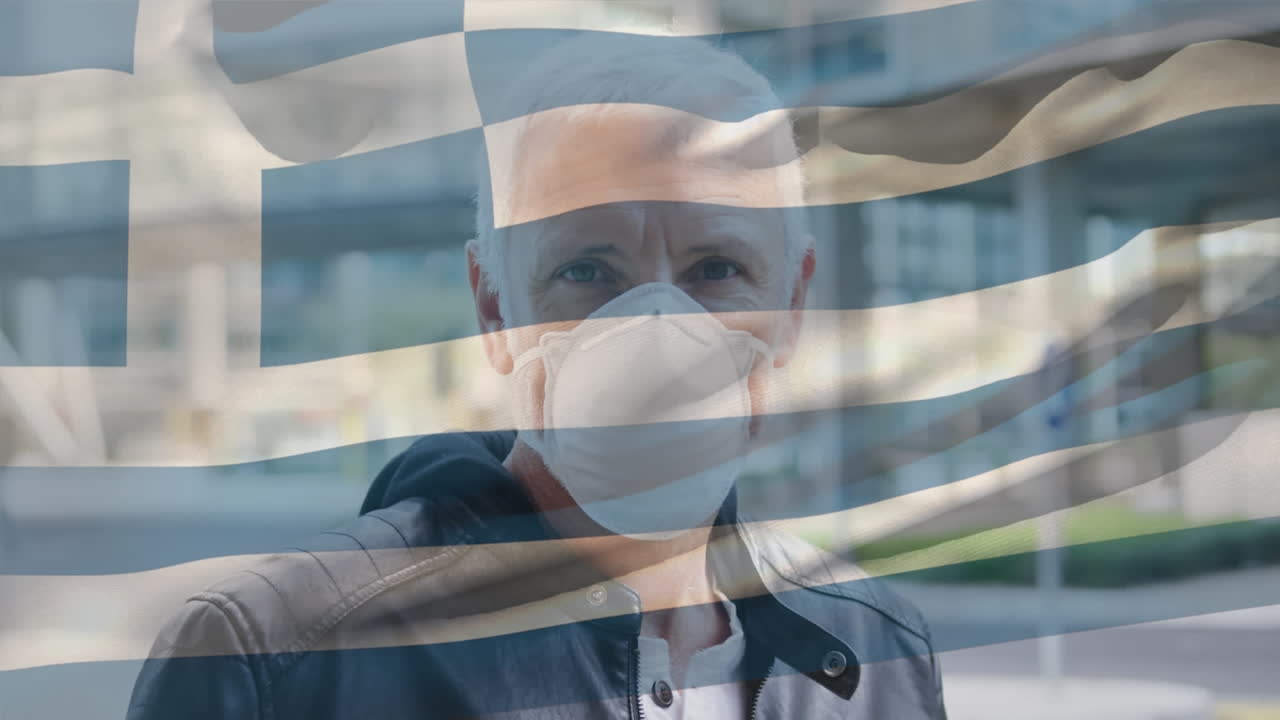 grecia ondeando una bandera contra el retrato de un anciano caucásico con una máscara facial en la calle