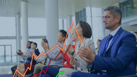 animación del procesamiento de datos financieros sobre diversas personas de negocios en la oficina