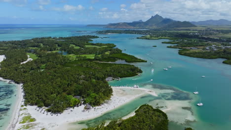 Luftdrohnenansicht-Von-Deer-Island,-Flacq,-Insel-Mauritius,-Indischer-Ozean